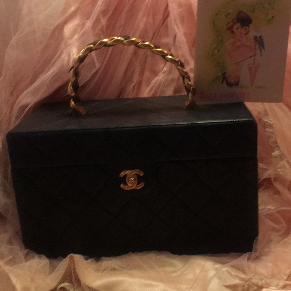 SOLD Rarest of the rare CHANEL Train Case Vintage - Picture 5 of 13